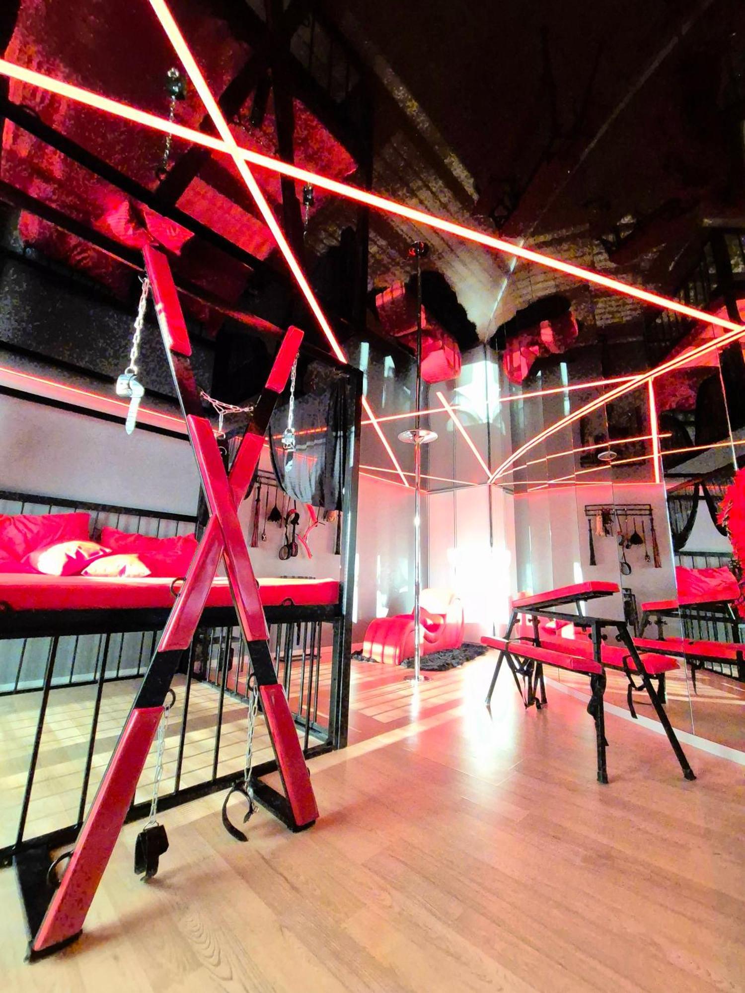 Bdsm Apartman V Bratislave -Adults Only Bratislava Eksteriør bilde